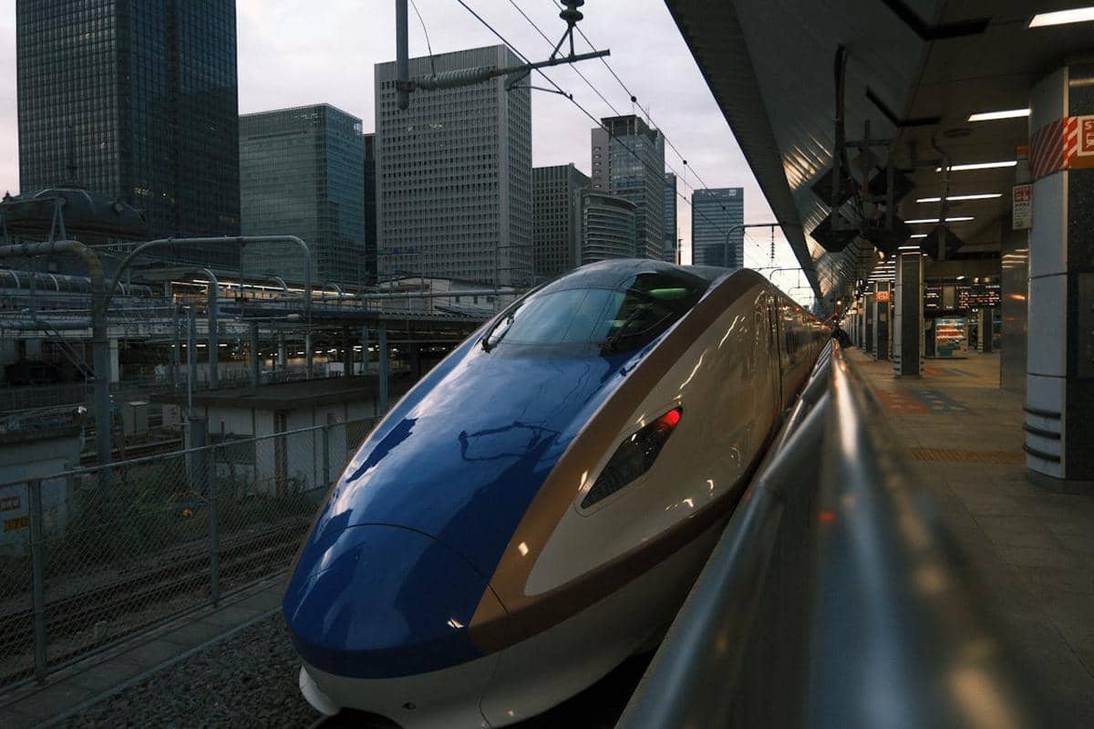 ilustrasi kereta cepat Shinkansen