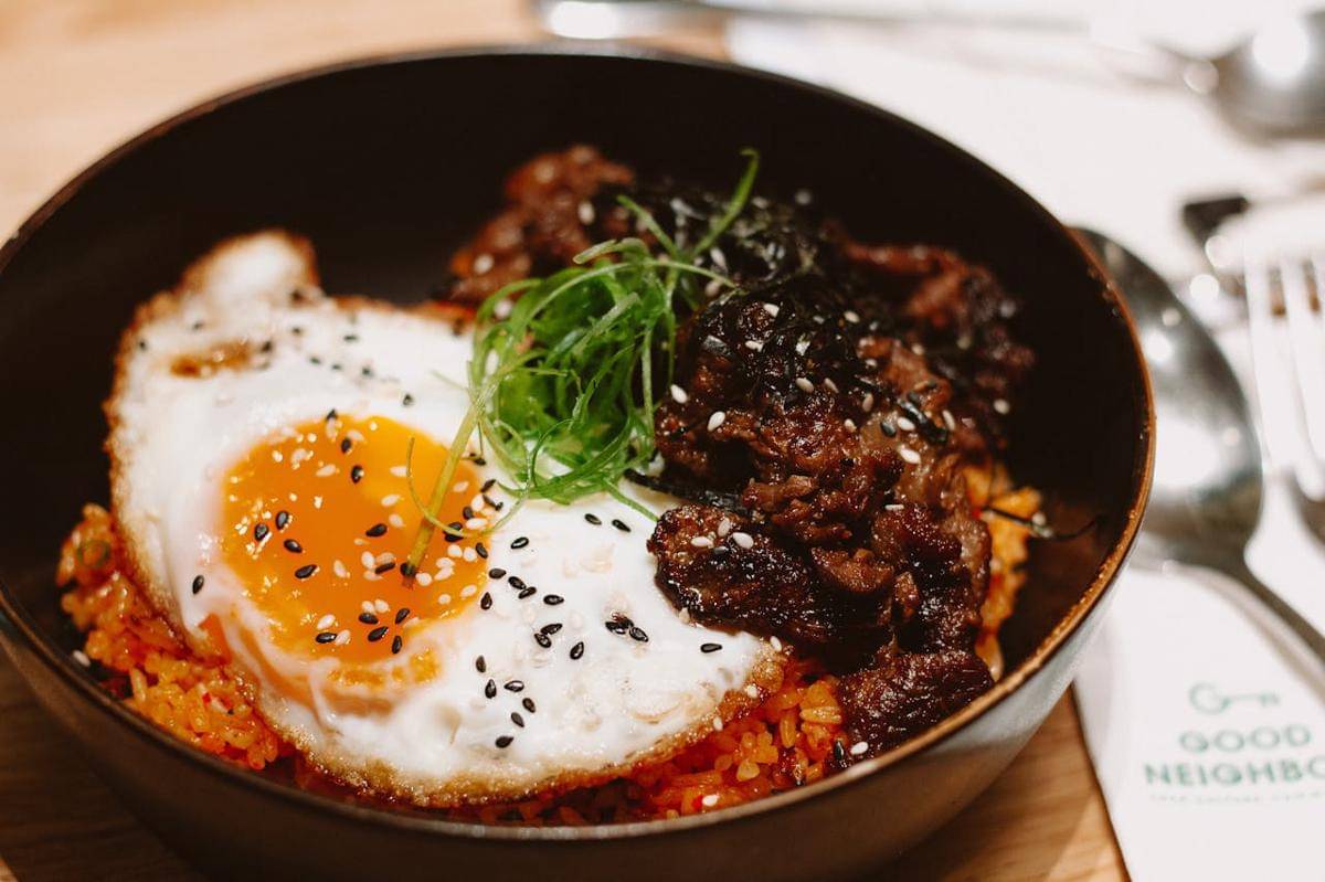 ilustrasi nasi bulgogi daging sapi jamur