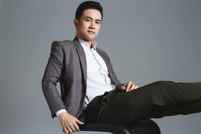 ilustrasi outfit wisuda pria 