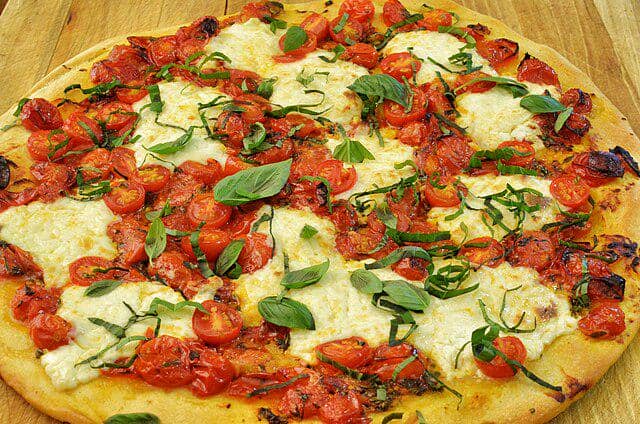 potret pizza margherita