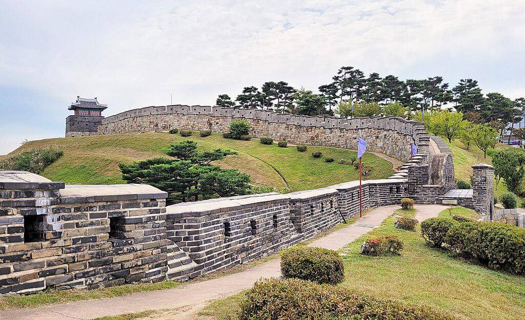 Benteng Hwaseong di Suwon