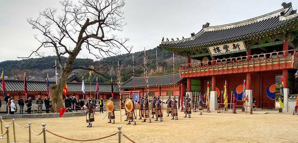 ilustrasi tempat wisata musim gugur di Korea Selatan 