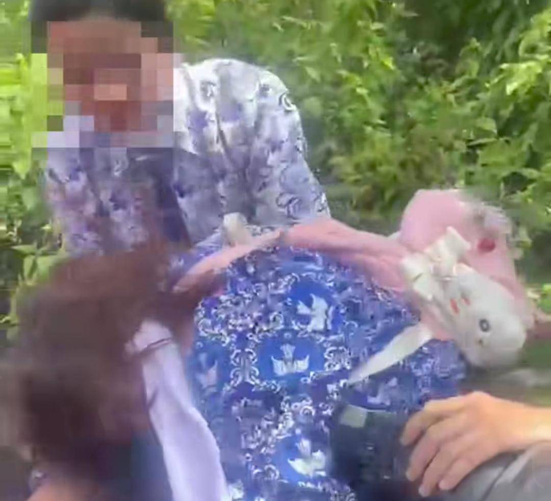 Aksi perundungan di SMP negeri Muratara viral di media sosial. (Dok. Potongan video)