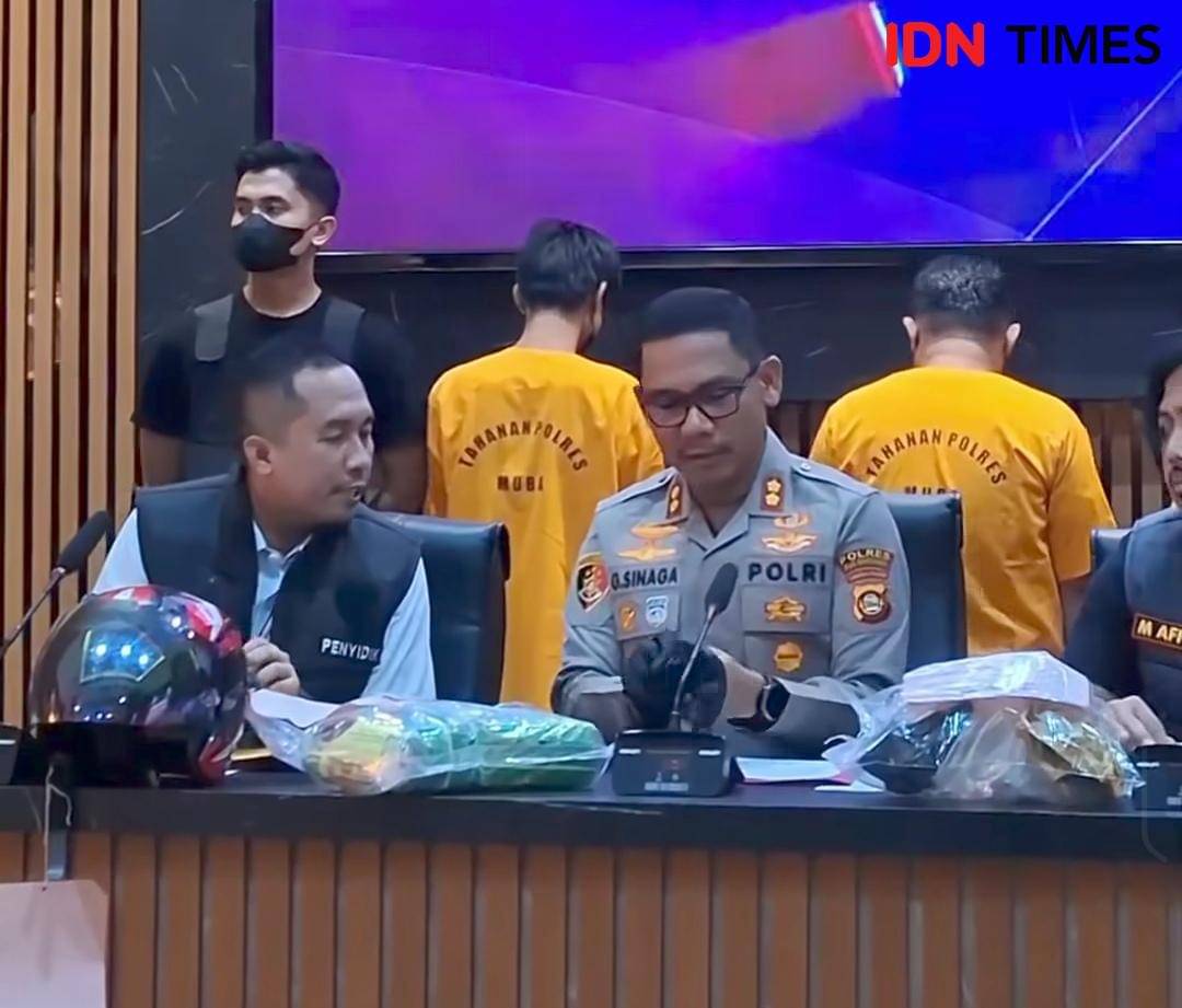 Kapolres Muba AKBP God Parlasro Sinaga bersama para Kasat dan Kasi memperlihatkan barang bukti sabu seberat lebih dari 3 kilogram hasil pengungkapan kasus di Babat Toman. (IDN Times/Yuliani)