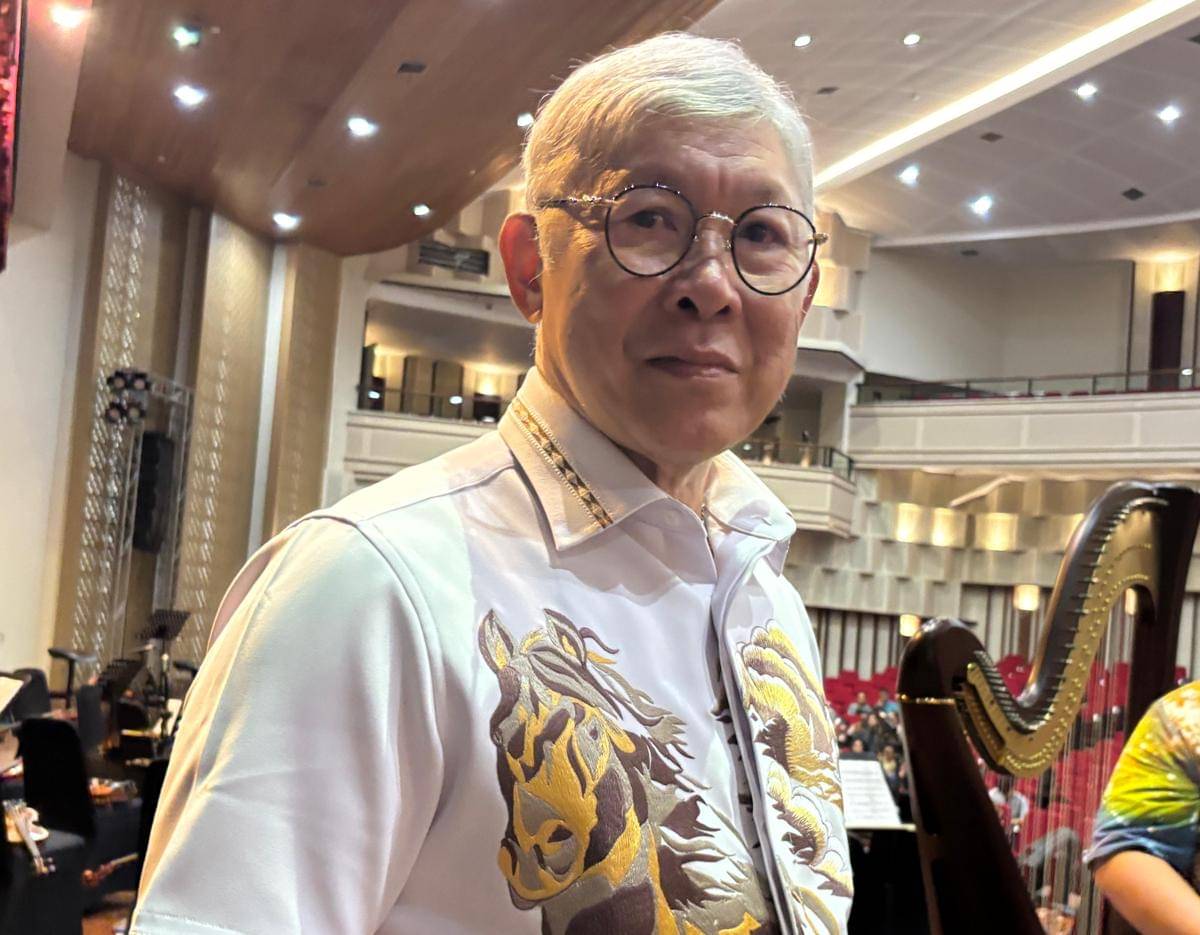 Porno: Dildo bilan erkakni sikish