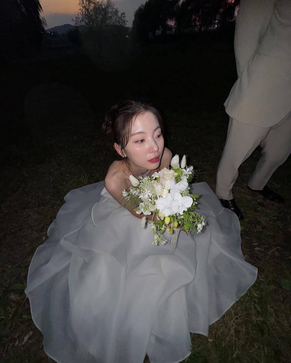potret pernikahan Zuny Ladies Code