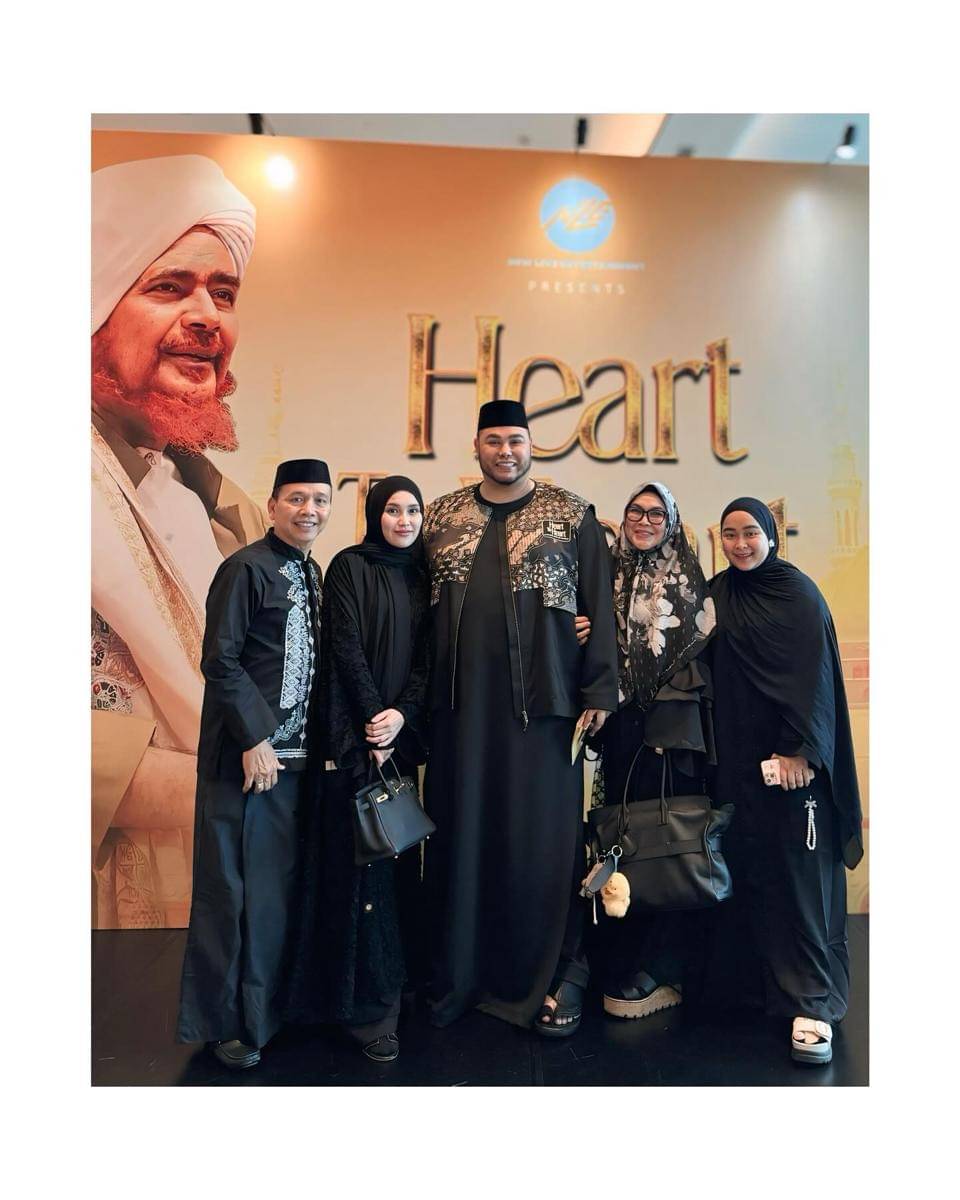Ayu Ting Ting dan Ivan Gunawan menghadiri pengajian Habib Umar