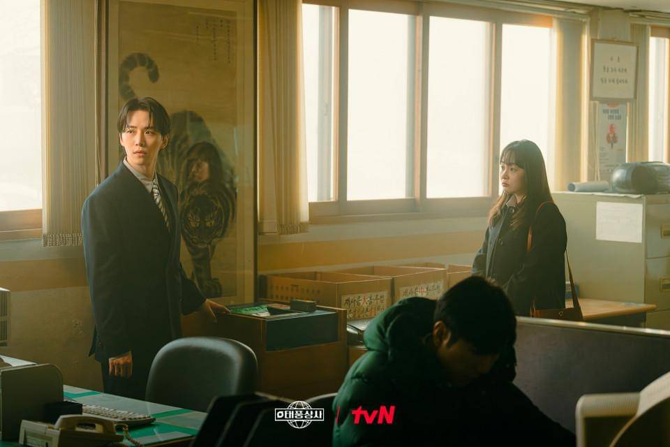 still cut drakor Typhoon Family