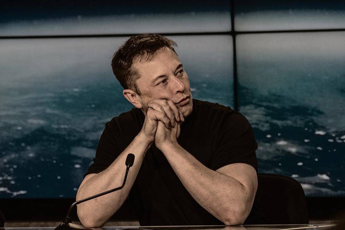 CEO SpaceX dan Tesla, Elon Musk, pada konferensi pers pasca peluncuran SpaceX Falcon Heavy Flight 1 pada 2018