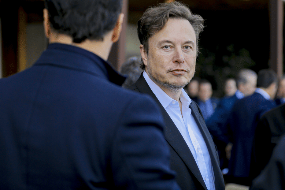 Elon Musk dalam sebuah acara