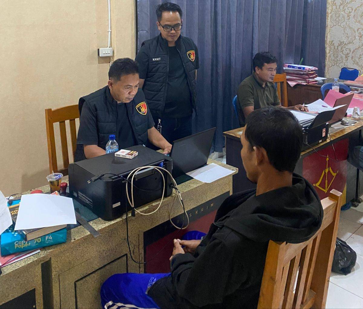 Pelaku penembakan di Sungai Keruh saat ditangkap polisi. (Dok. Polsek Sungai Keruh)