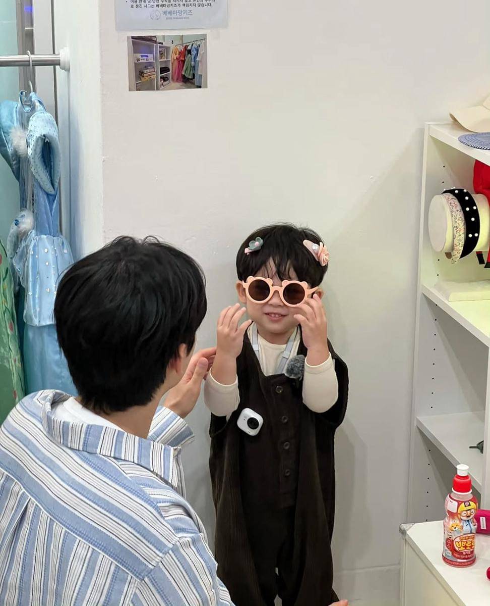 potret Seungkwan SEVENTEEN momong Baby Yijin