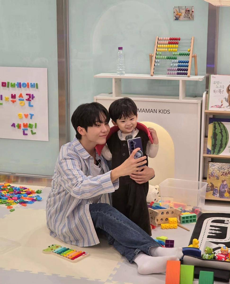 potret Seungkwan SEVENTEEN momong Baby Yijin