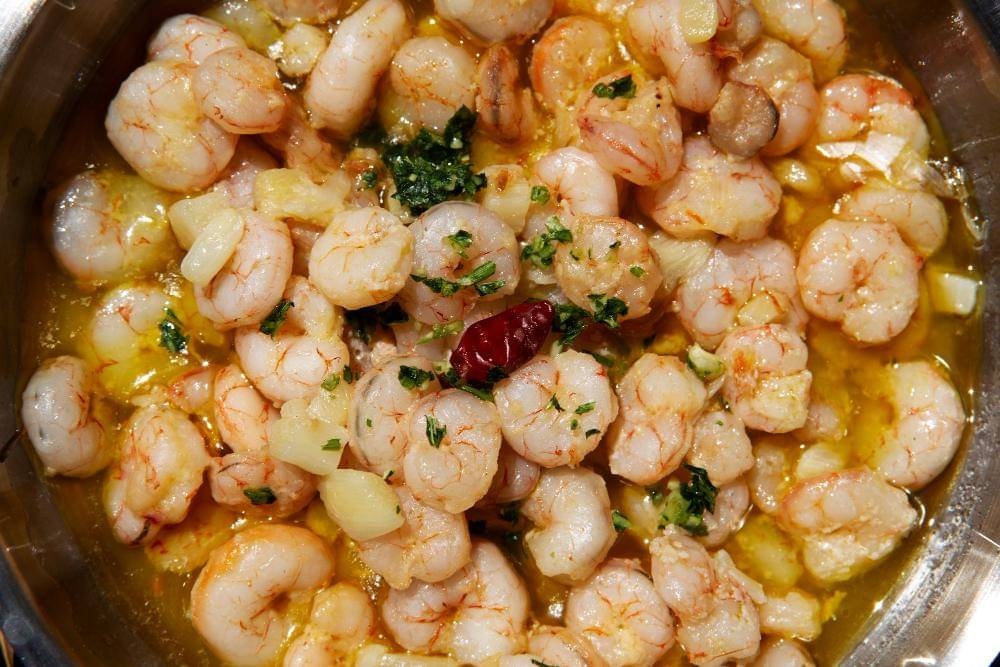 ilustrasi garlic butter shrimp