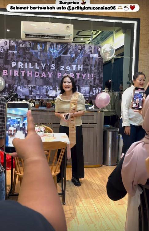 Ulang Tahun ke-29 Prilly Latuconsina dari Fans (instagram.com/prillylatuconsina96)