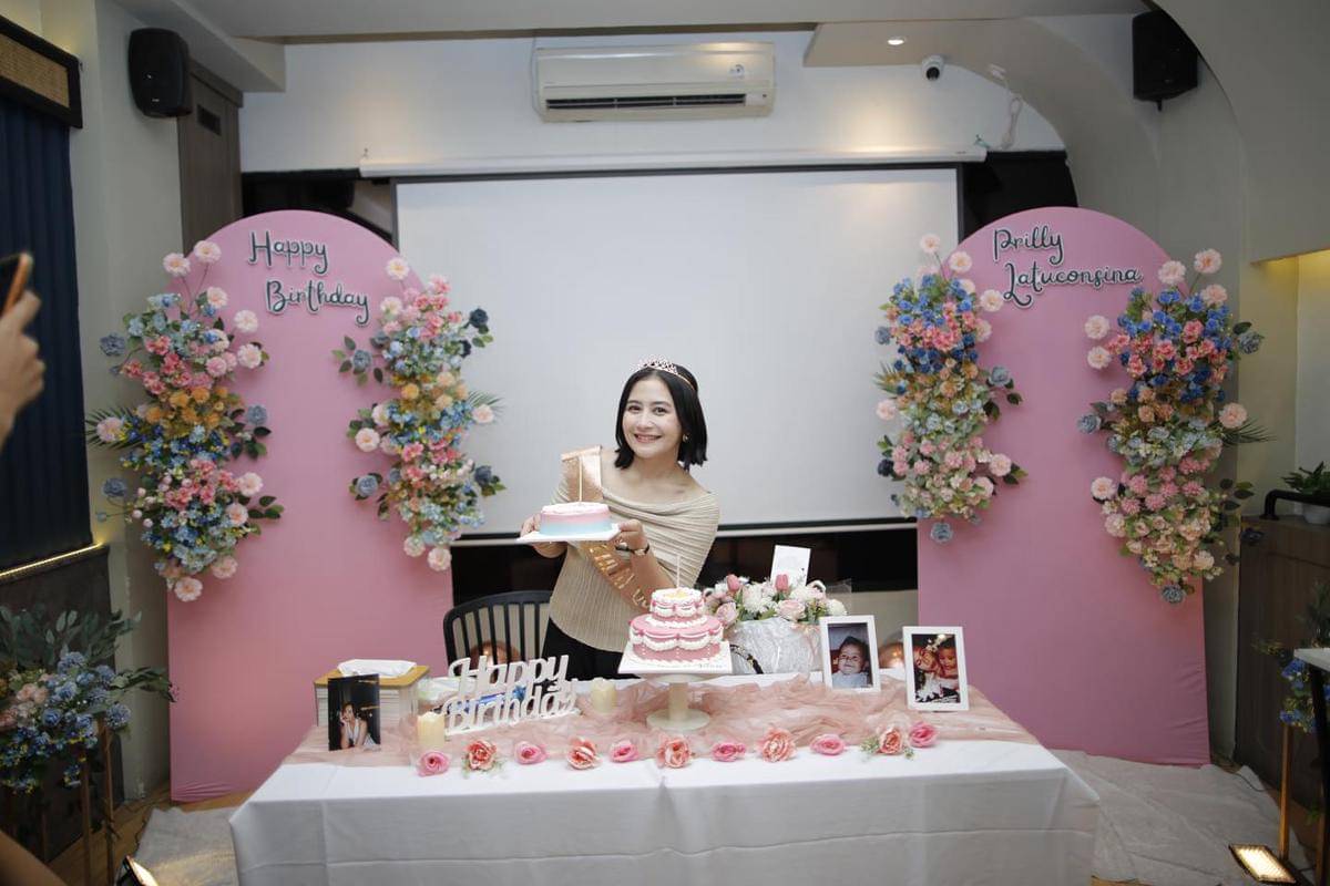 Ulang Tahun ke-29 Prilly Latuconsina dari Fans (instagram.com/prillylatuconsina96)