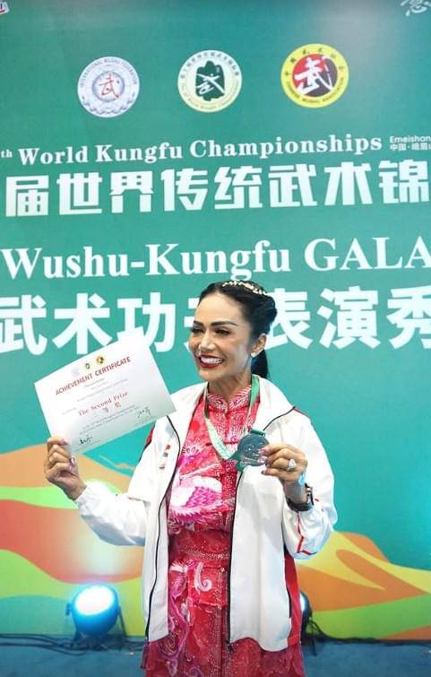 Kris Dayanti Raih Medali Perak (instagram.com/krisdayantilemos)