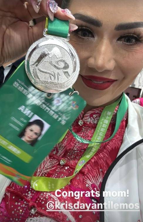 Kris Dayanti Raih Medali Perak (instagram.com/krisdayantilemos)
