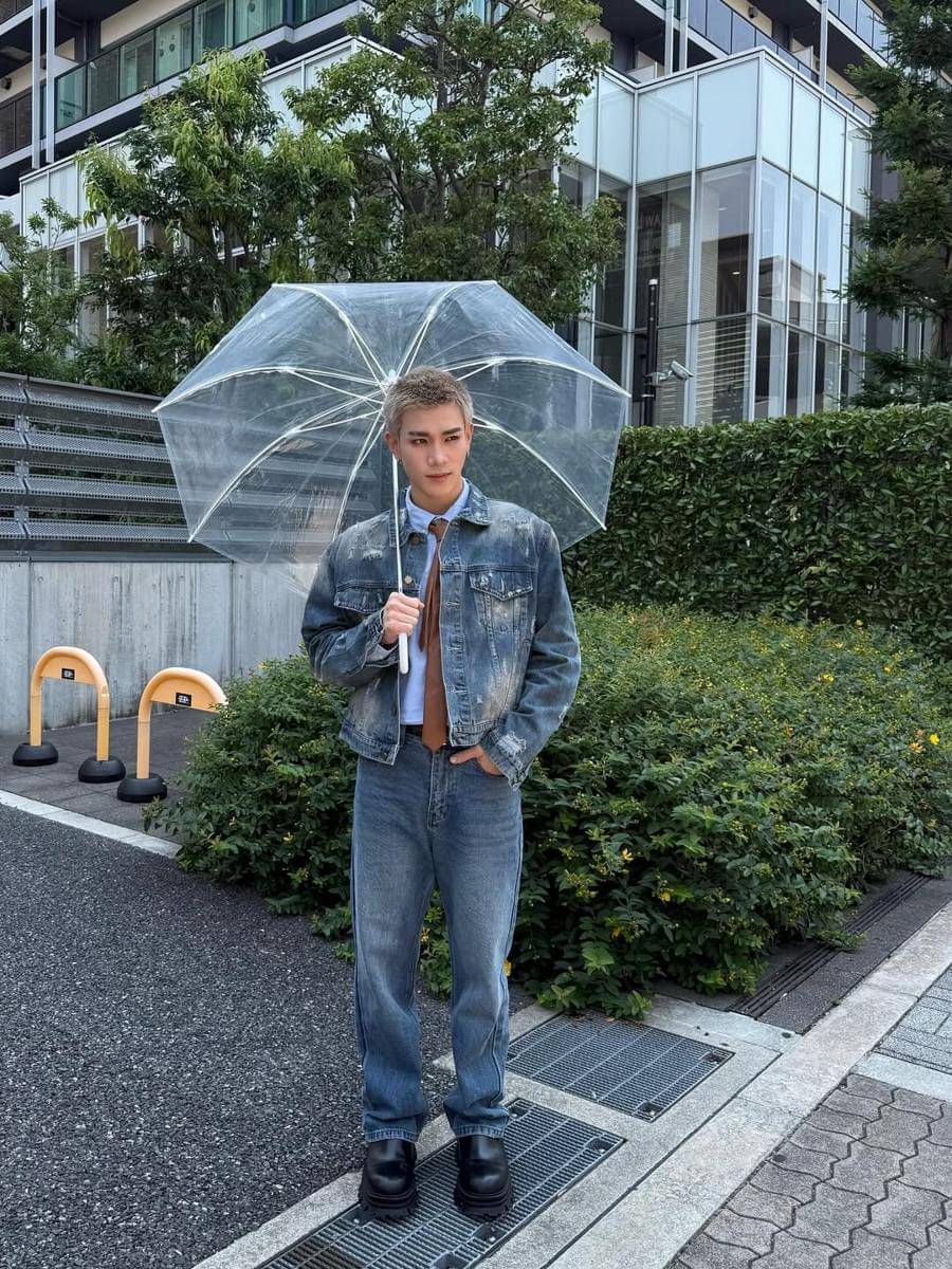 styling denim outfit ala Fourth Nattawat