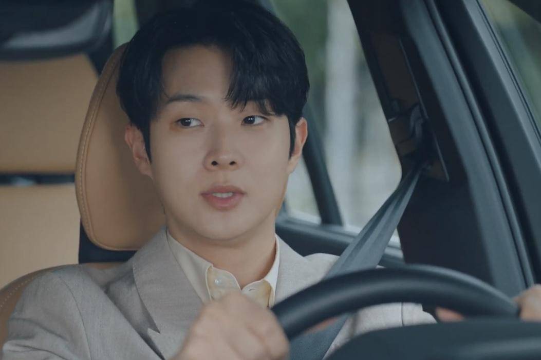 Kim Woo Ju (Choi Woo Shik) dalam drakor Would You Marry Me 