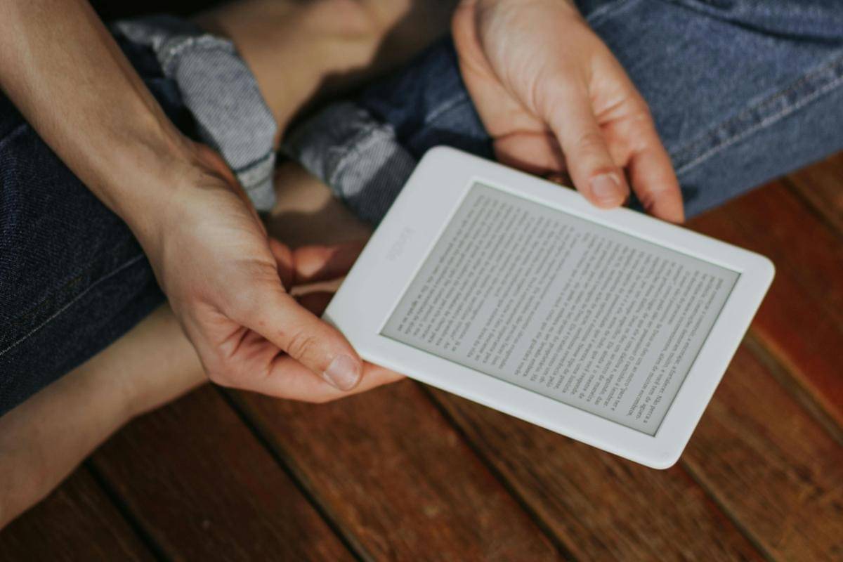 Kindle (pexels/@leticia-alvares)