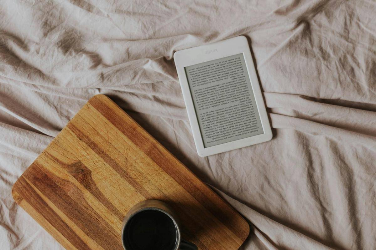Kindle (pexels/@leticia-alvares)