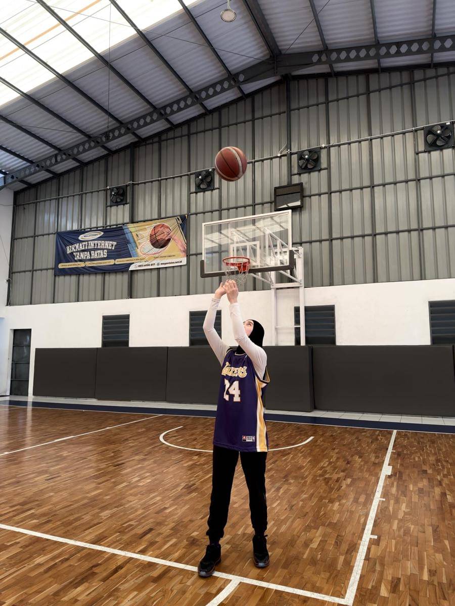 Henny Rahman berlatih basket