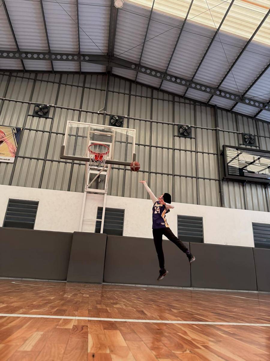 Henny Rahman berlatih basket