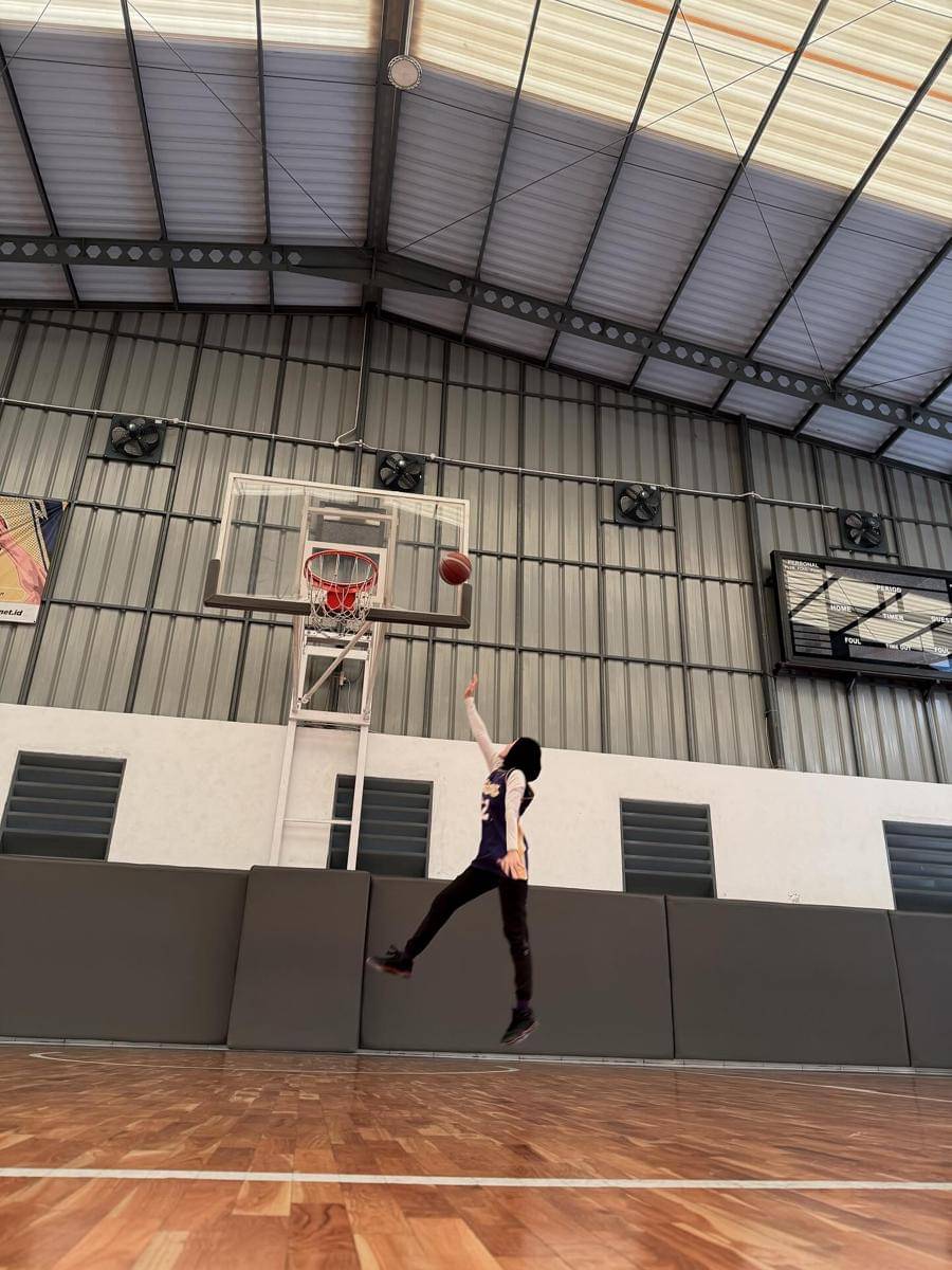 Henny Rahman berlatih basket