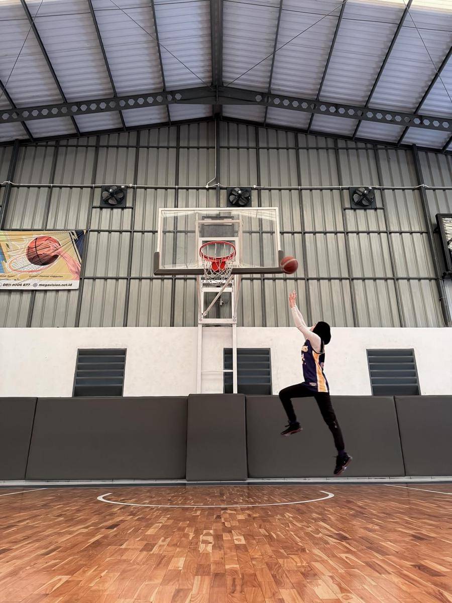Henny Rahman berlatih basket