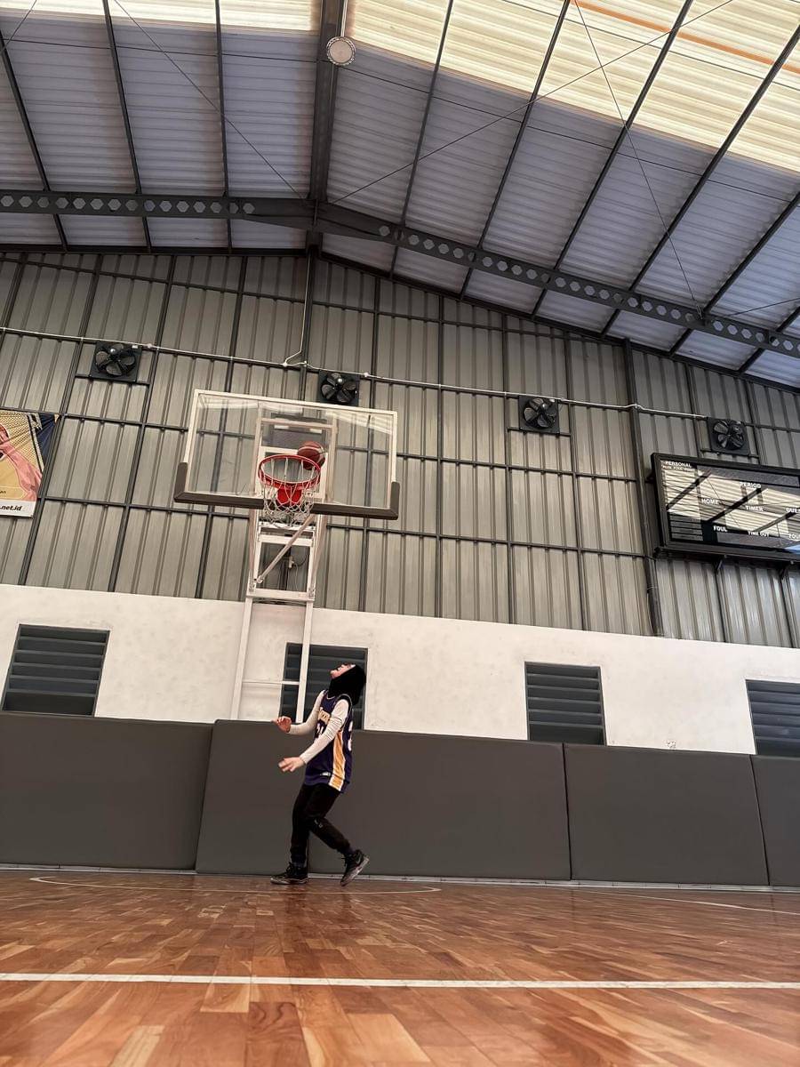 Henny Rahman berlatih basket