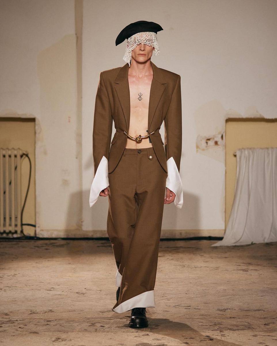 Koleksi Egonlab S/S '26 di Paris Fashion Week