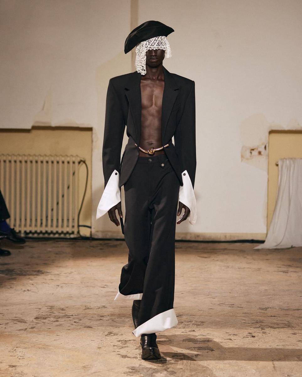 Koleksi Egonlab S/S '26 di Paris Fashion Week