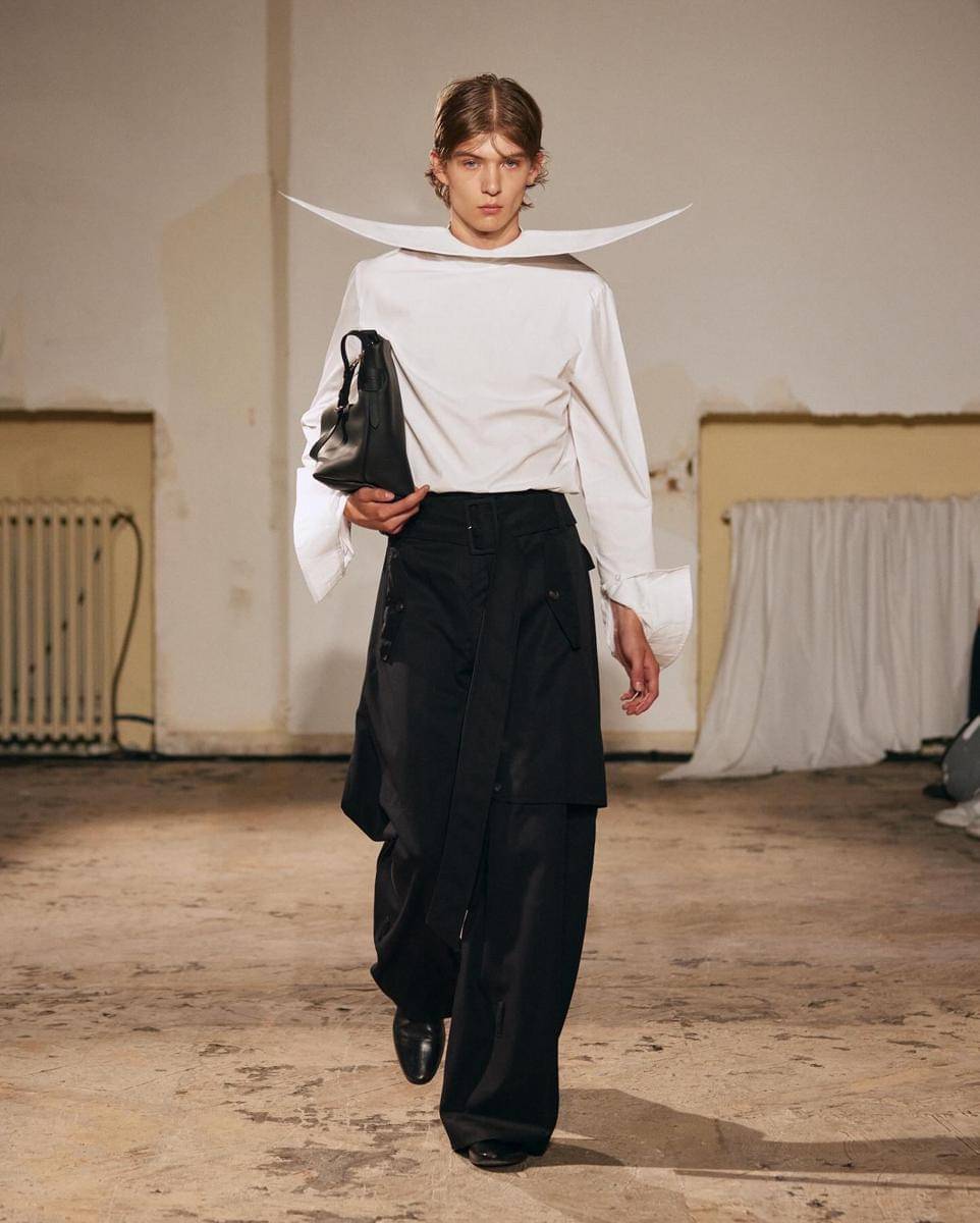 Koleksi Egonlab S/S '26 di Paris Fashion Week