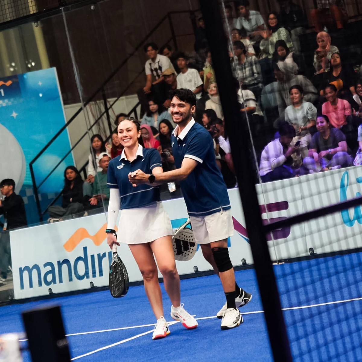Wulan Guritno dan Refal Hady bermain padel