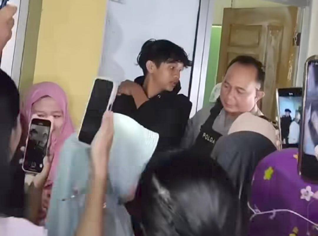 Viral seorang pemuda nyamar masuk ke asrama Mahasiswi Unsri. (Dok. Potongan video)