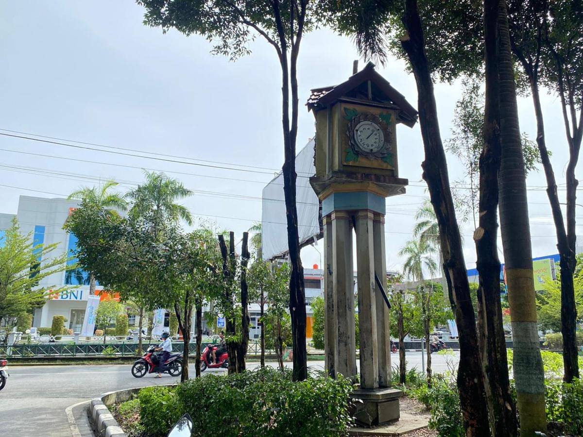 Pemkot Pontianak revitalisasi Tugu Jam Tiga Muka.