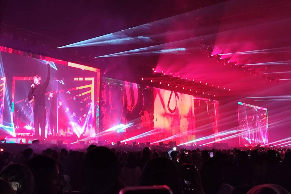 Suho bawakan lagu medley EXO.jpg