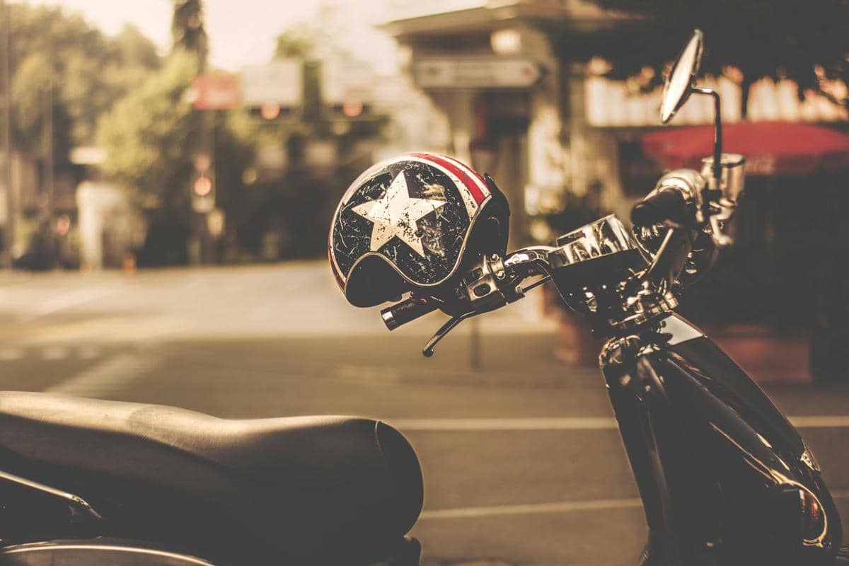 ilustrasi helm