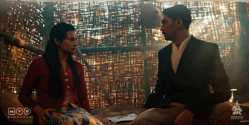Raihaanun dan Reza Rahadian dalam cuplikan film Gowok: Kamasutra Jawa