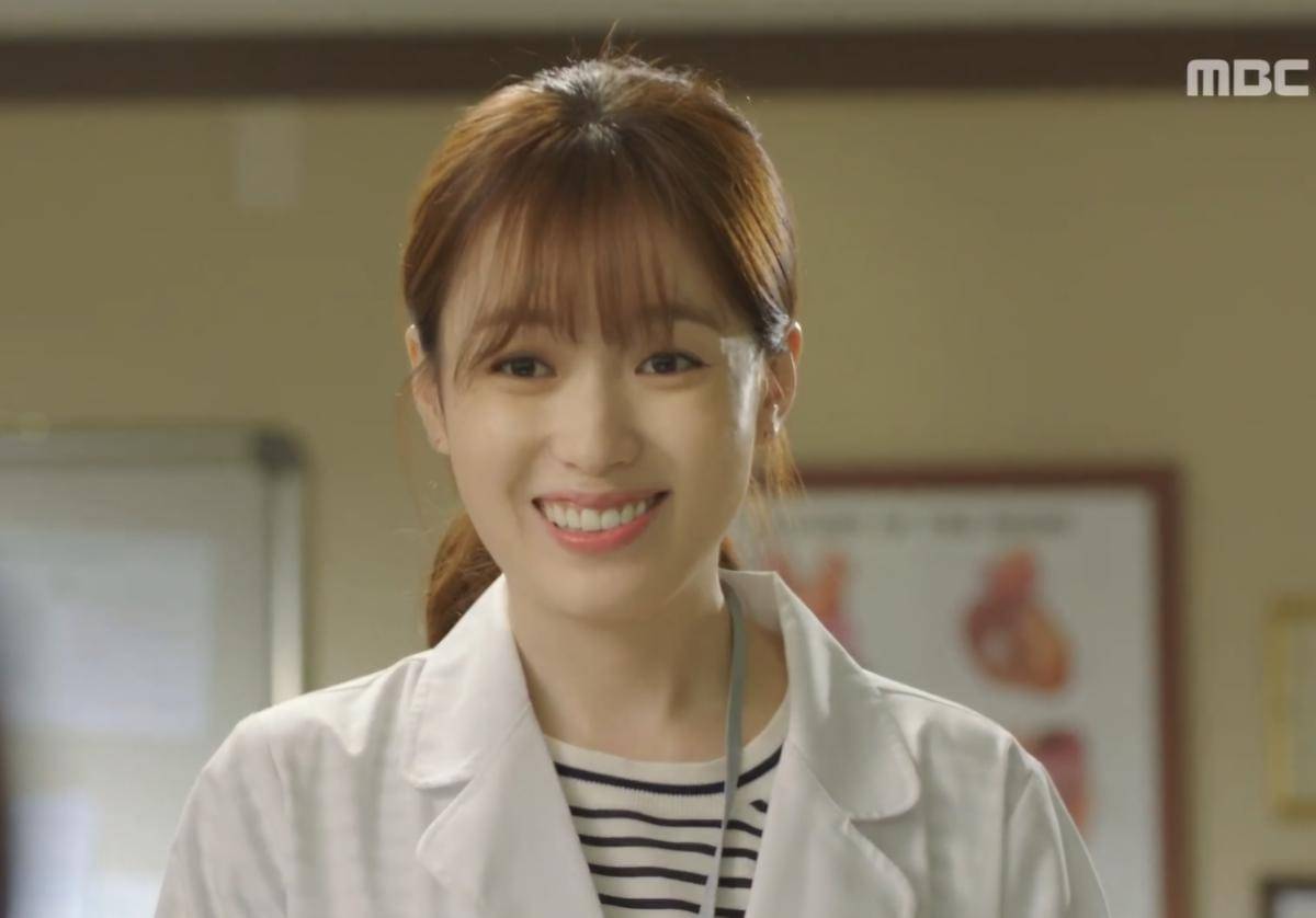 Han Hyo Joo di drama W: Two Worlds