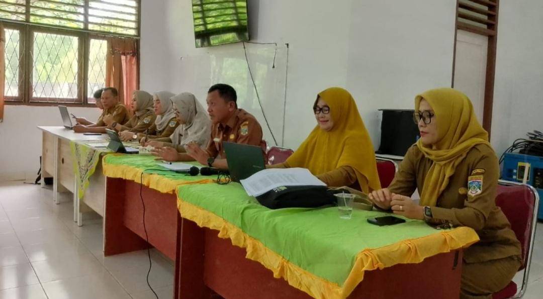 Dinas Pendidikan Kabupaten Muratara menggelar rapat penanganan kasus perundungan di SMP Negeri Karang Jaya, Senin (20/10/2025).