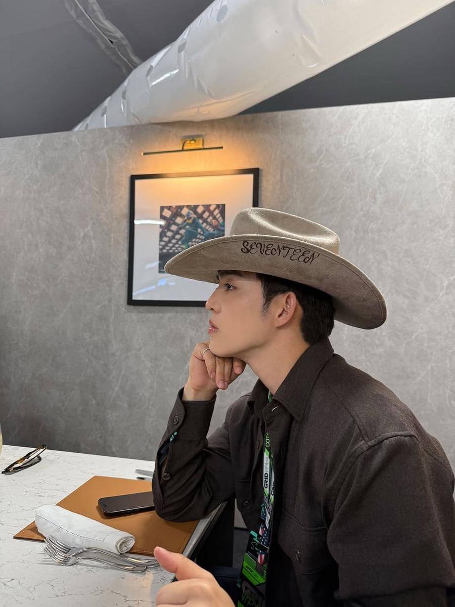 potret S.Coups SEVENTEEN di F1 US Grand Prix 2025