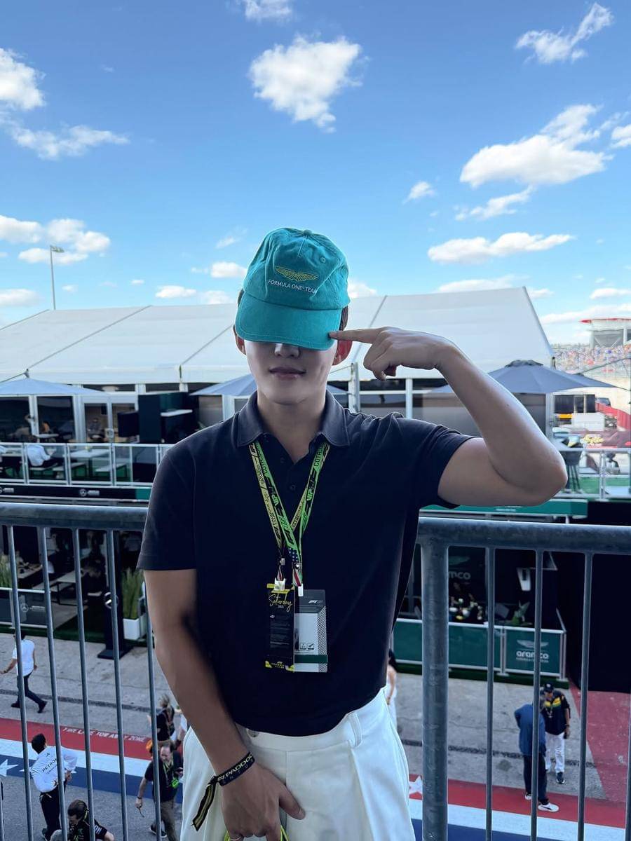 potret S.Coups SEVENTEEN di F1 US Grand Prix 2025