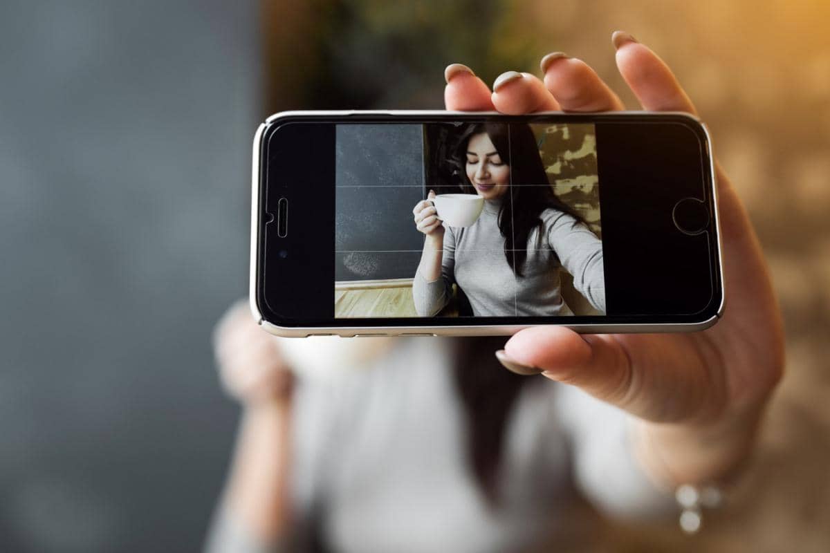 Ilustrasi menggunakan gawai