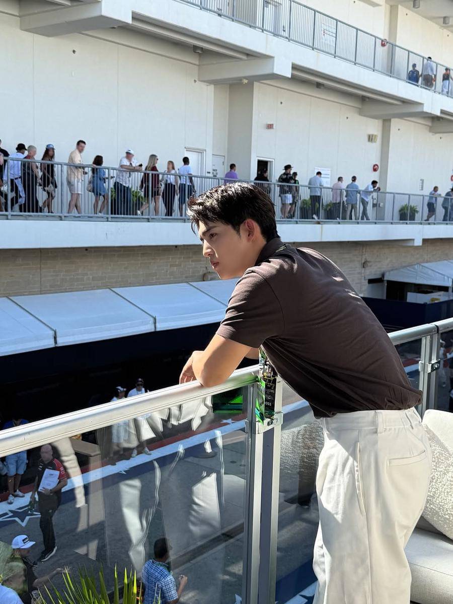 potret S.Coups SEVENTEEN di F1 US Grand Prix 2025