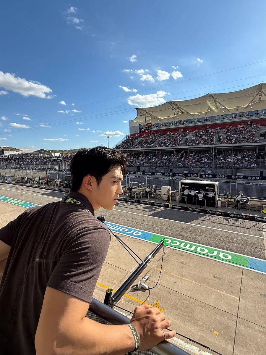 potret S.Coups SEVENTEEN di F1 US Grand Prix 2025