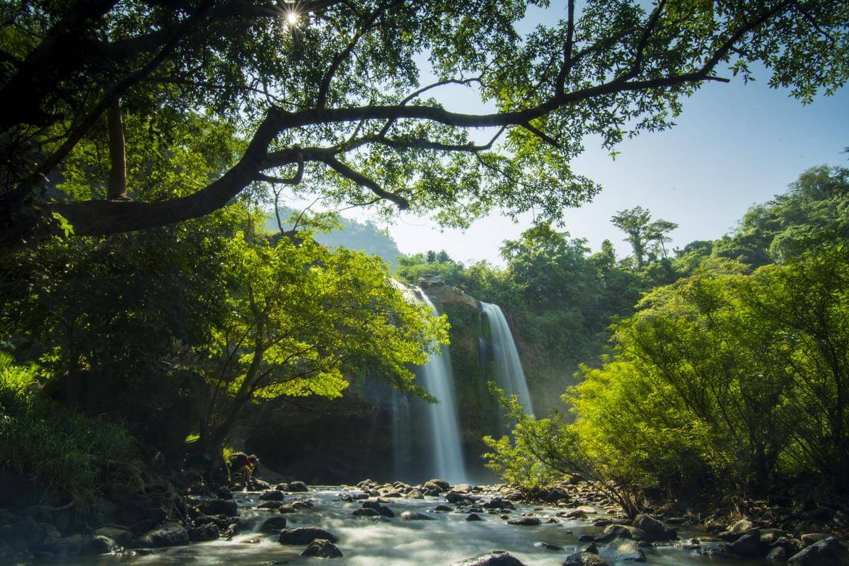 potret Curug Sodong, salah satu air terjun yang ada di kawasan Geopark Ciletuh 