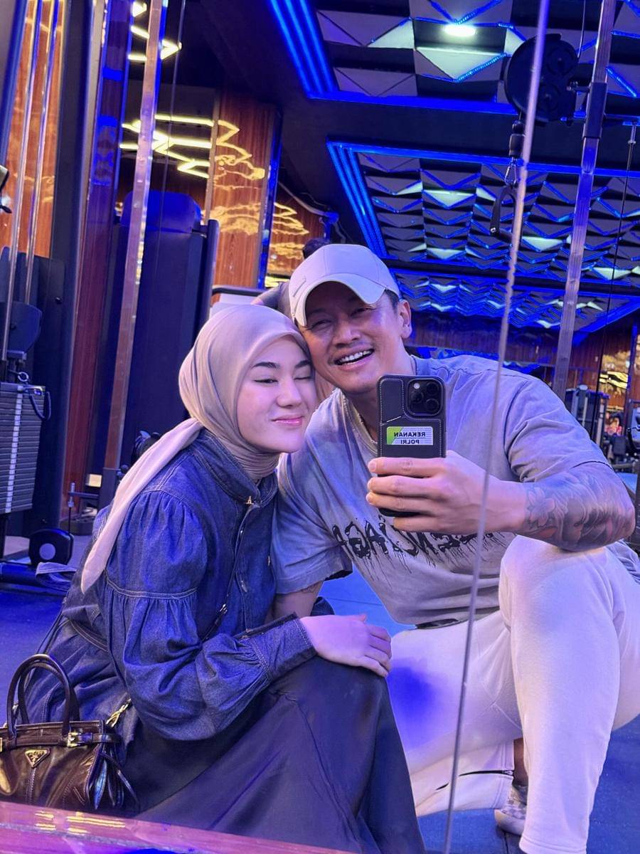Clara Shinta dan Suami usai Menikah (instagram.com/clarashintareal)