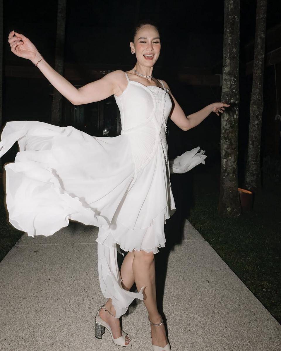 white dress ala Luna Maya